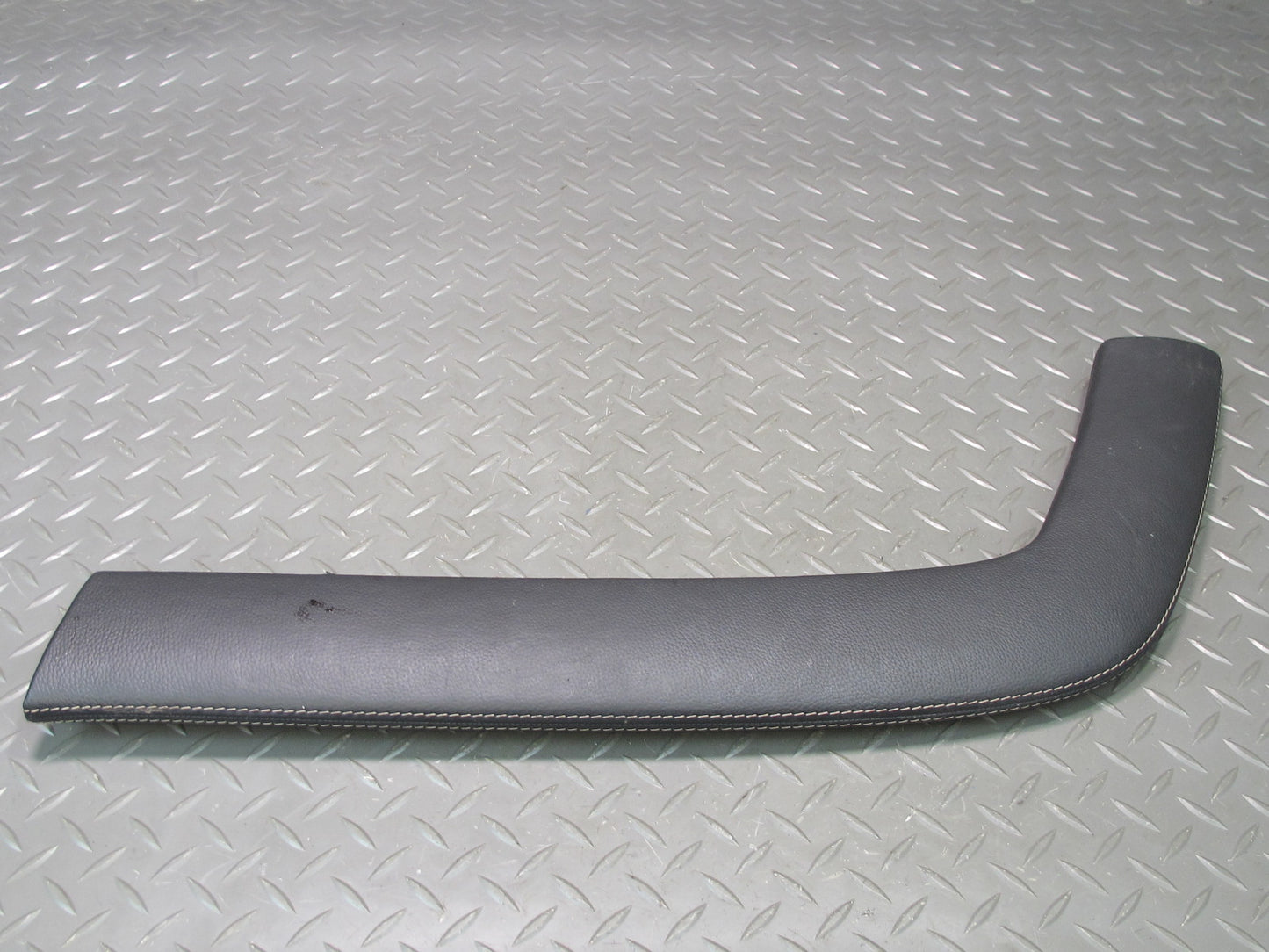 13-14 Cadillac Escalade Platinum Center Console Right Leather Trim Panel Black