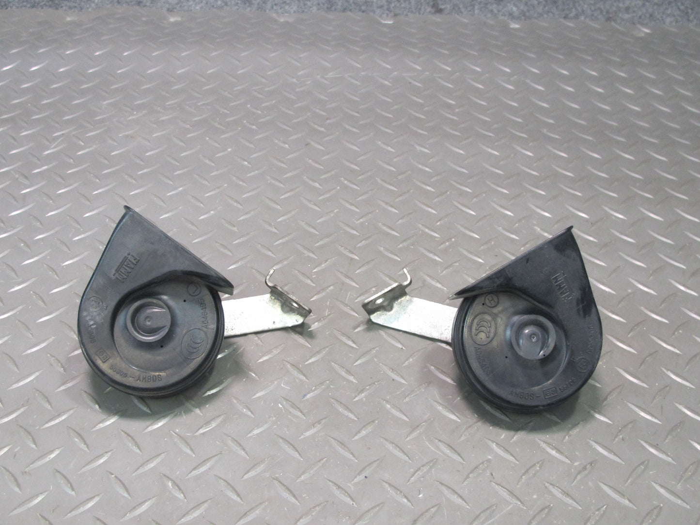 2007-2014 Cadillac Escalade High & Low Tone Note Pitch Horn Signal