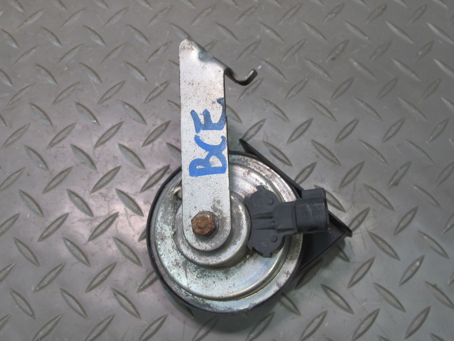 2007-2014 Cadillac Escalade High & Low Tone Note Pitch Horn Signal