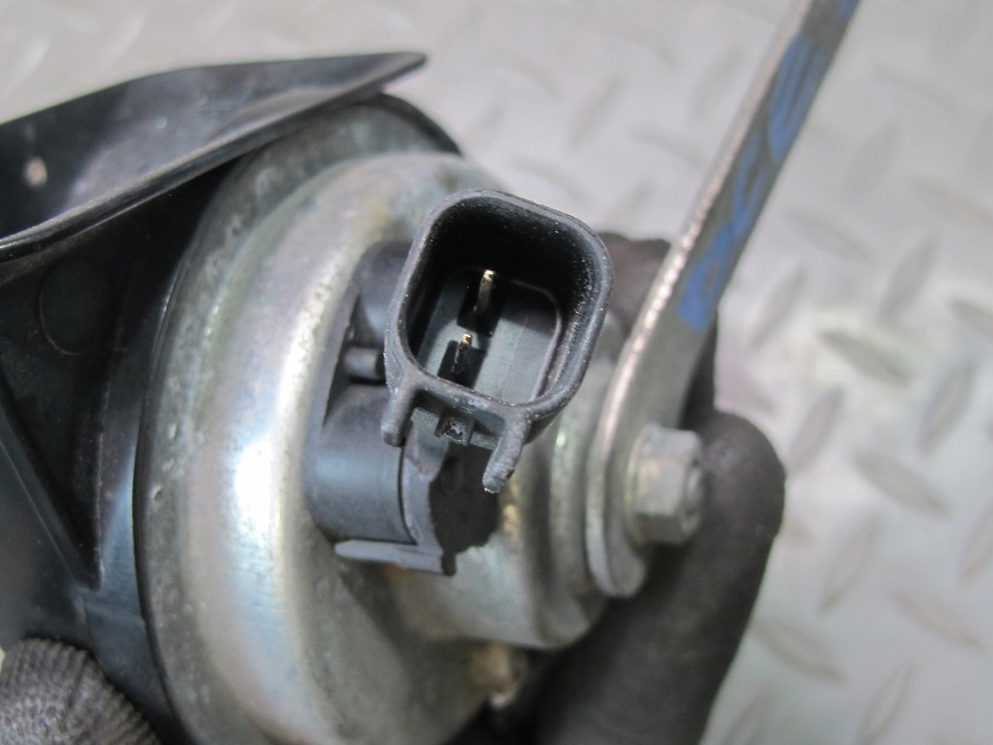 2007-2014 Cadillac Escalade High & Low Tone Note Pitch Horn Signal