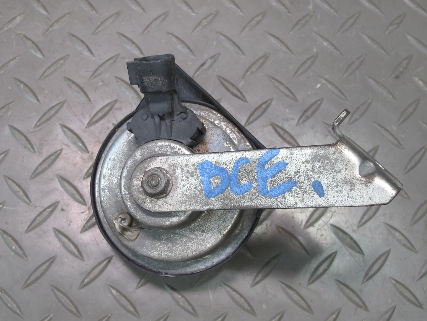 2007-2014 Cadillac Escalade High & Low Tone Note Pitch Horn Signal