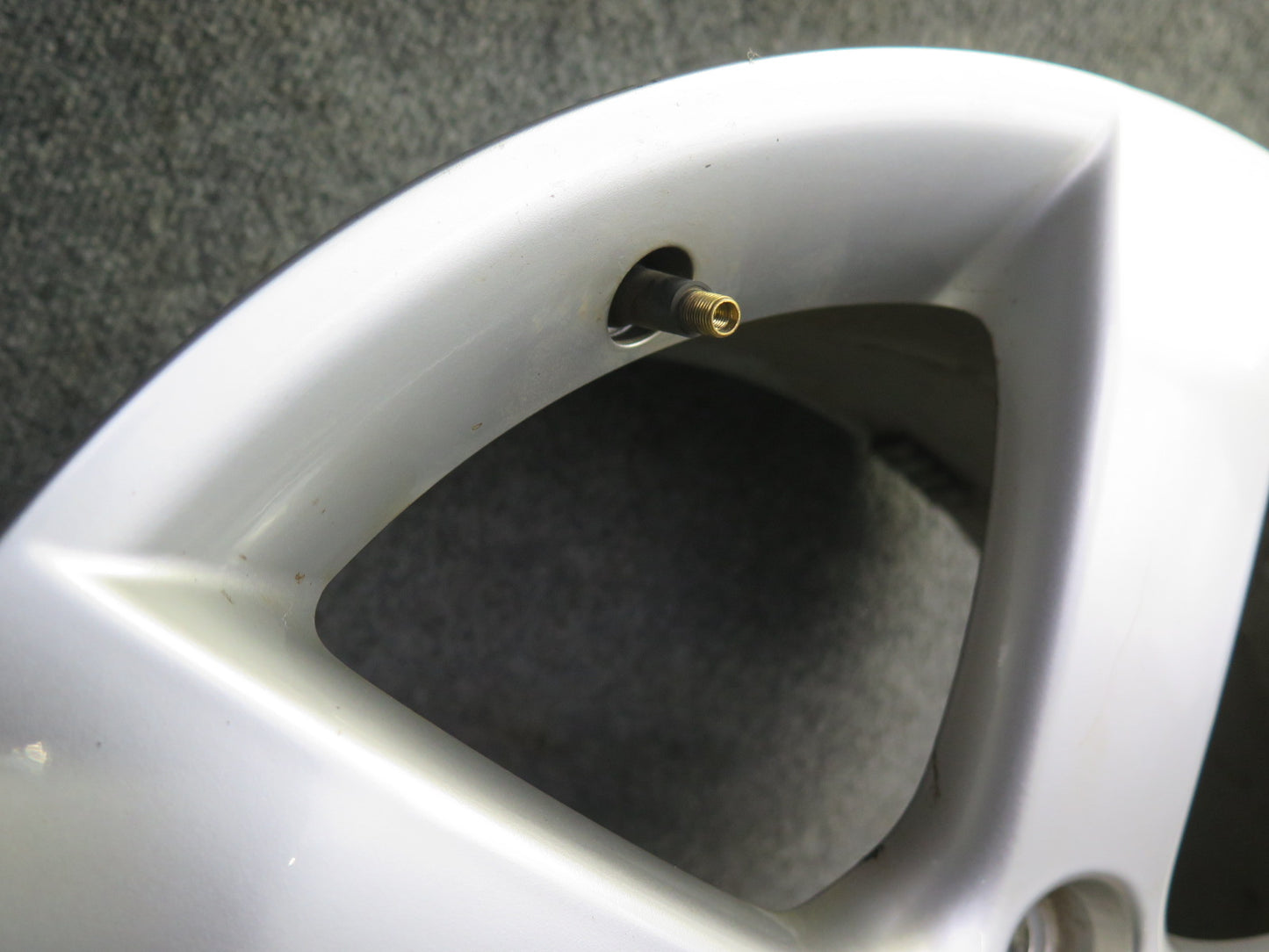 06-09 Pontiac Solstice Factory 18" R18 Alloy Wheel Rim 18x8J ET55 20K Miles OEM