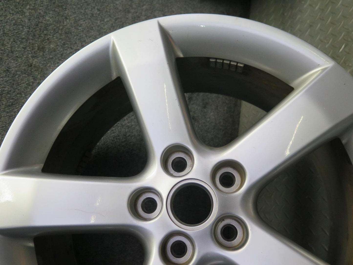 06-09 Pontiac Solstice Factory 18" R18 Alloy Wheel Rim 18x8J ET55 20K Miles OEM