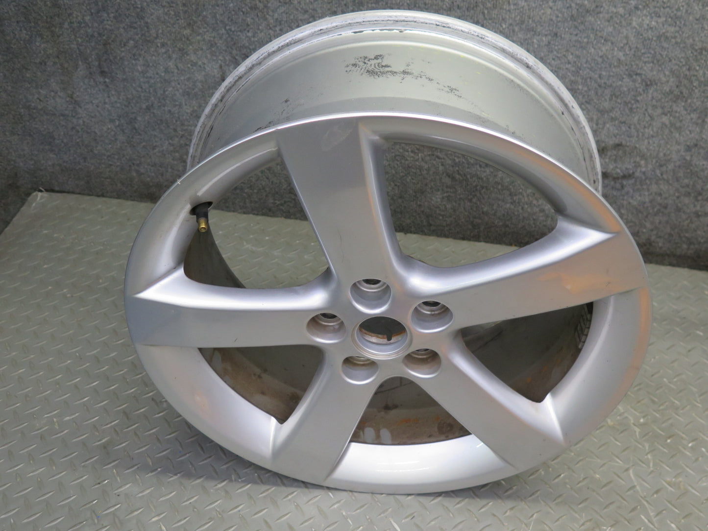 06-09 Pontiac Solstice Factory 18" R18 Alloy Wheel Rim 18x8J ET55 20K Miles OEM