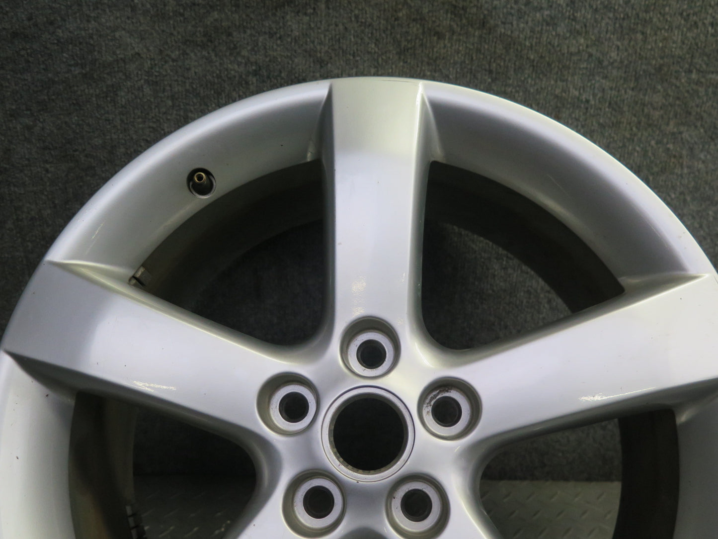 06-09 Pontiac Solstice Factory 18" R18 Alloy Wheel Rim 18x8J ET55 20K Miles OEM