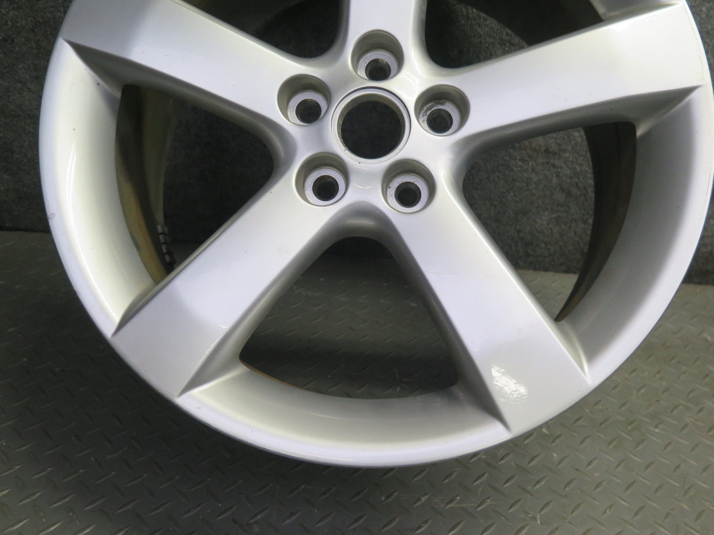 06-09 Pontiac Solstice Factory 18" R18 Alloy Wheel Rim 18x8J ET55 20K Miles OEM