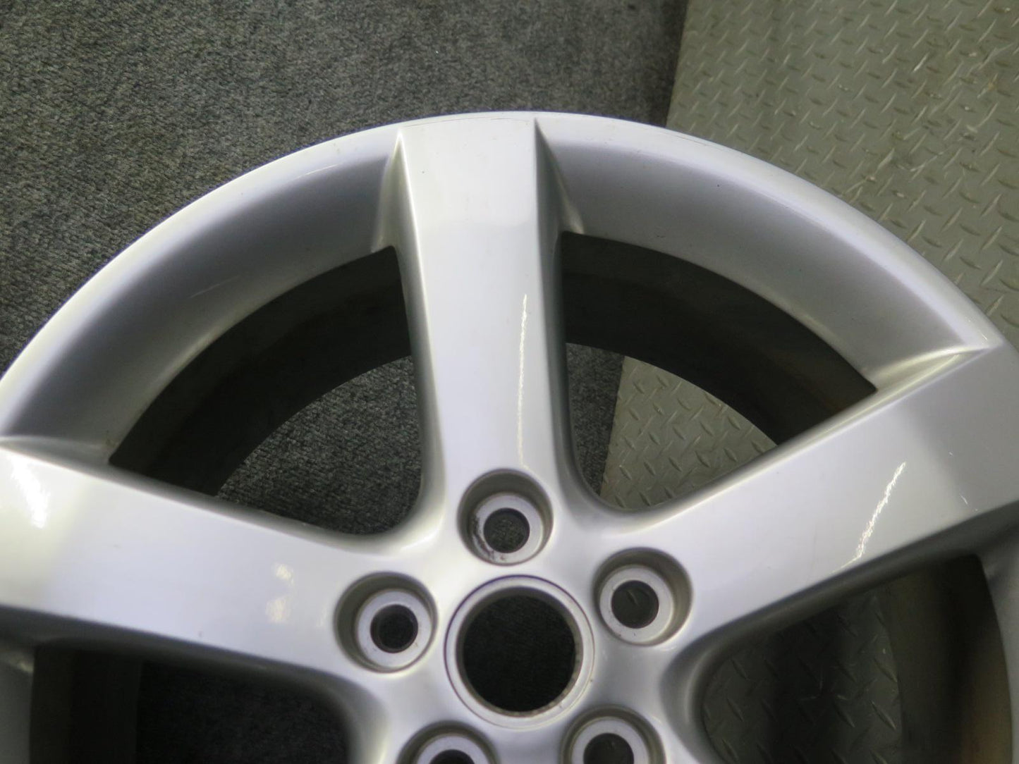 06-09 Pontiac Solstice Factory 18" R18 Alloy Wheel Rim 18x8J ET55 20K Miles OEM