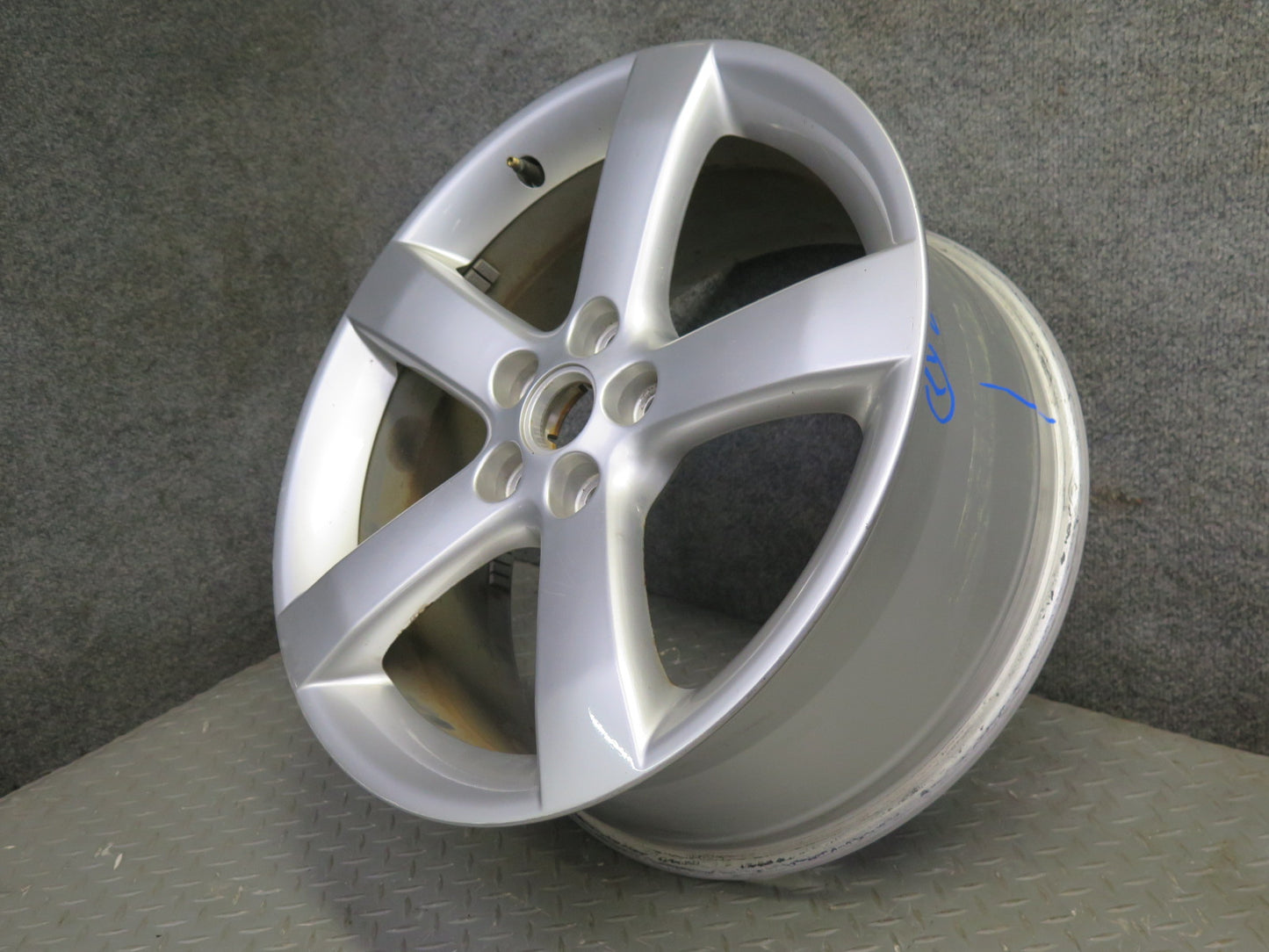 06-09 Pontiac Solstice Factory 18" R18 Alloy Wheel Rim 18x8J ET55 20K Miles OEM