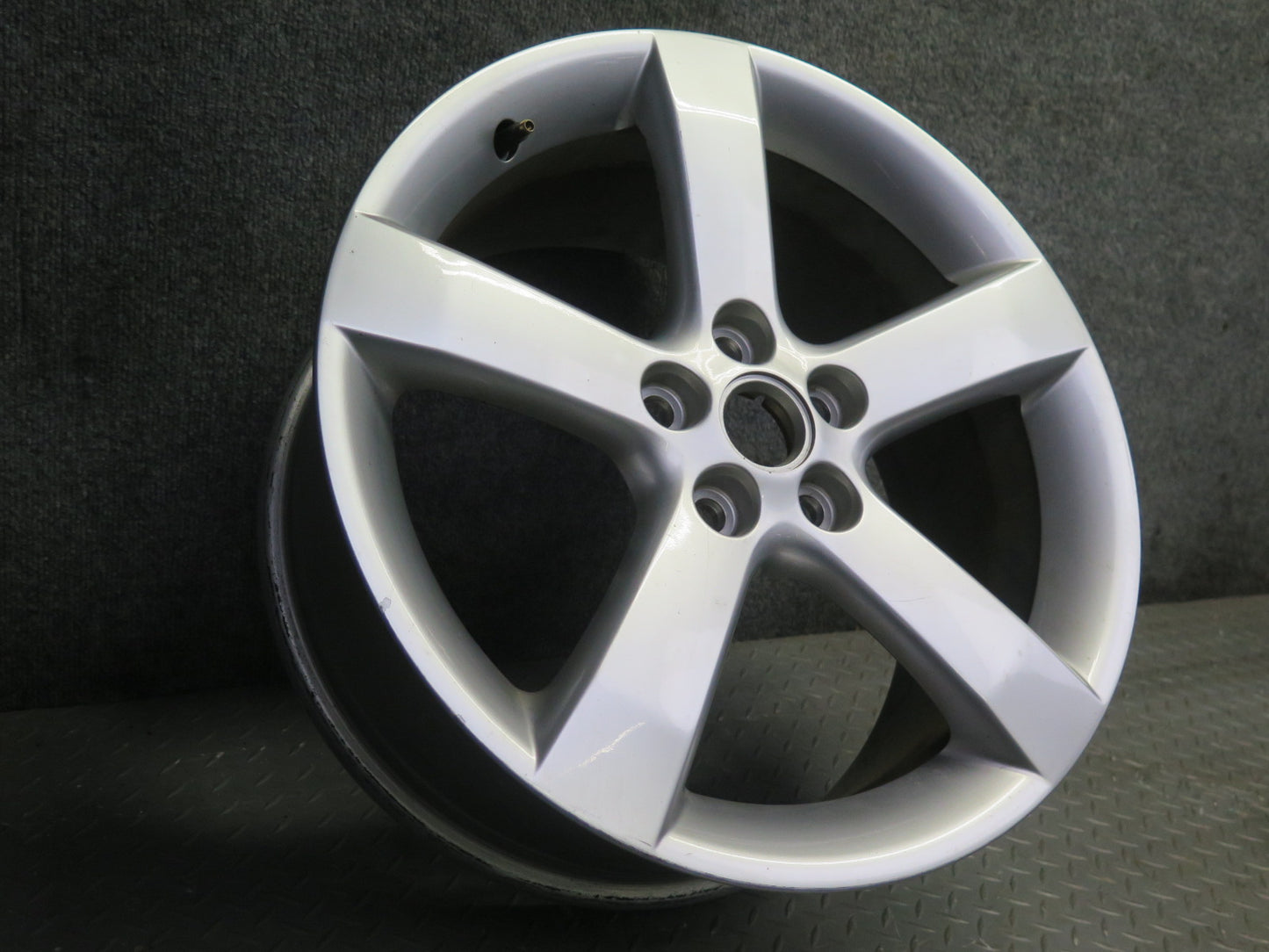 06-09 Pontiac Solstice Factory 18" R18 Alloy Wheel Rim 18x8J ET55 20K Miles OEM