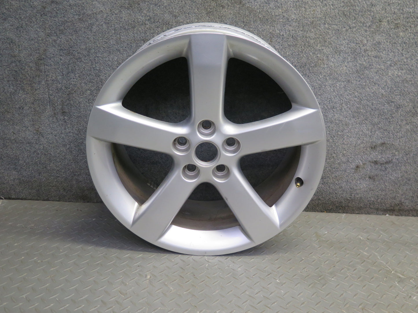 06-09 Pontiac Solstice Factory 18" R18 Alloy Wheel Rim 18x8J ET55 20K Miles OEM