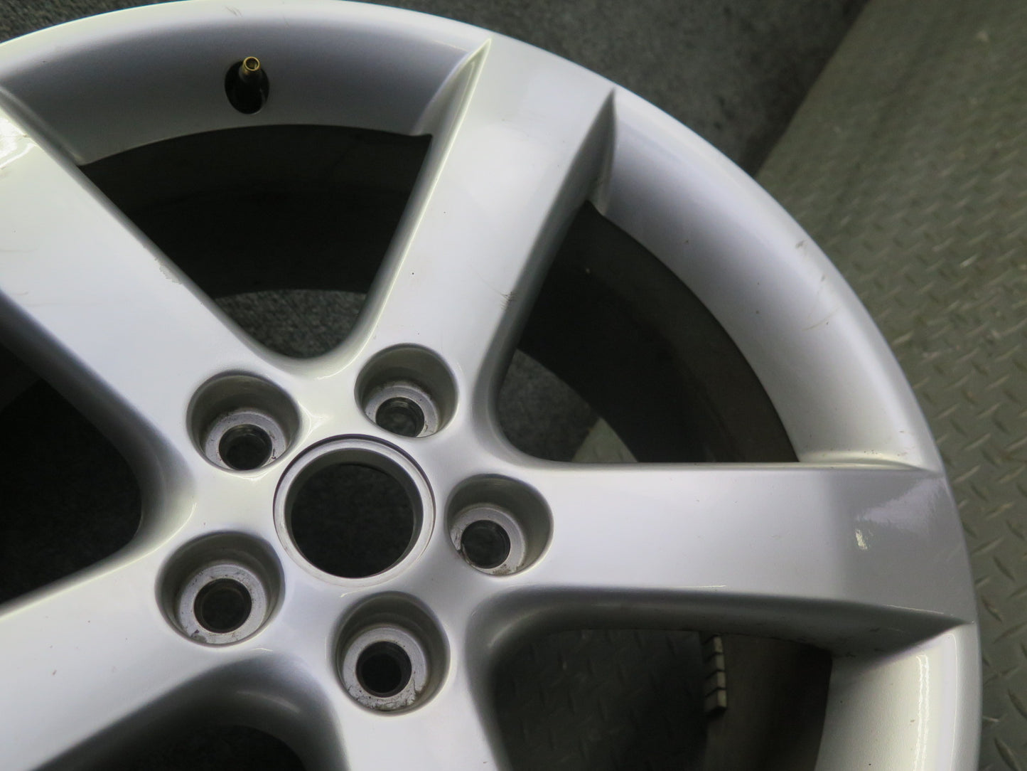 06-09 Pontiac Solstice Factory 18" R18 Alloy Wheel Rim 18x8J ET55 20K Miles OEM