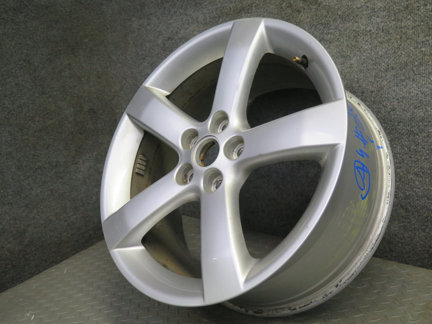 06-09 Pontiac Solstice Factory 18" R18 Alloy Wheel Rim 18x8J ET55 20K Miles OEM