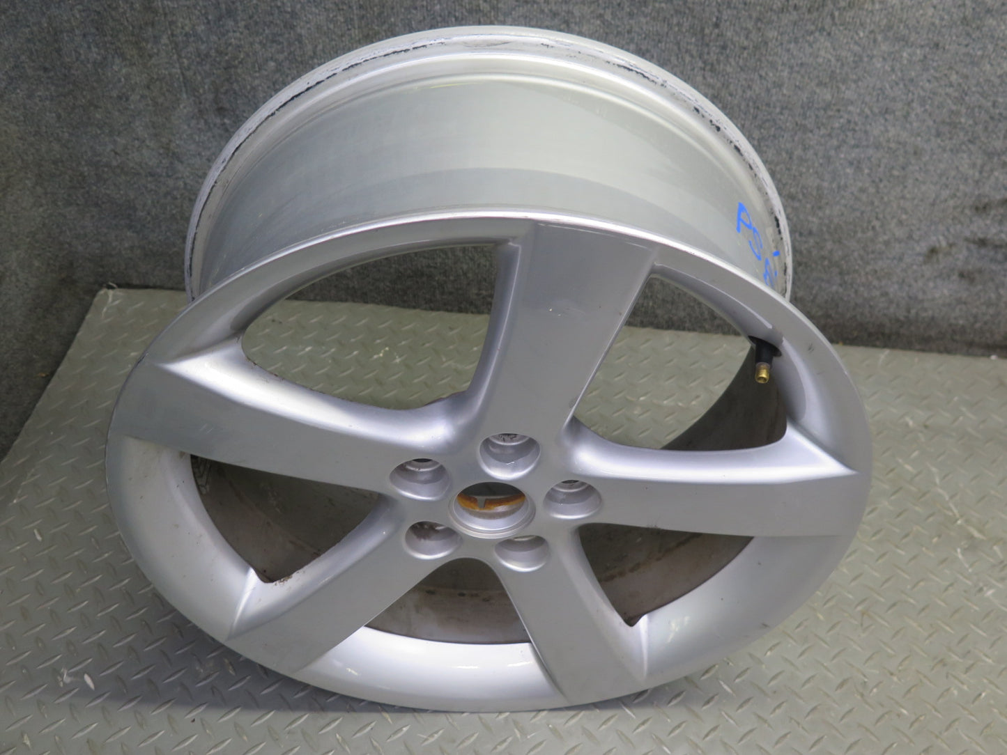 06-09 Pontiac Solstice Factory 18" R18 Alloy Wheel Rim 18x8J ET55 20K Miles OEM