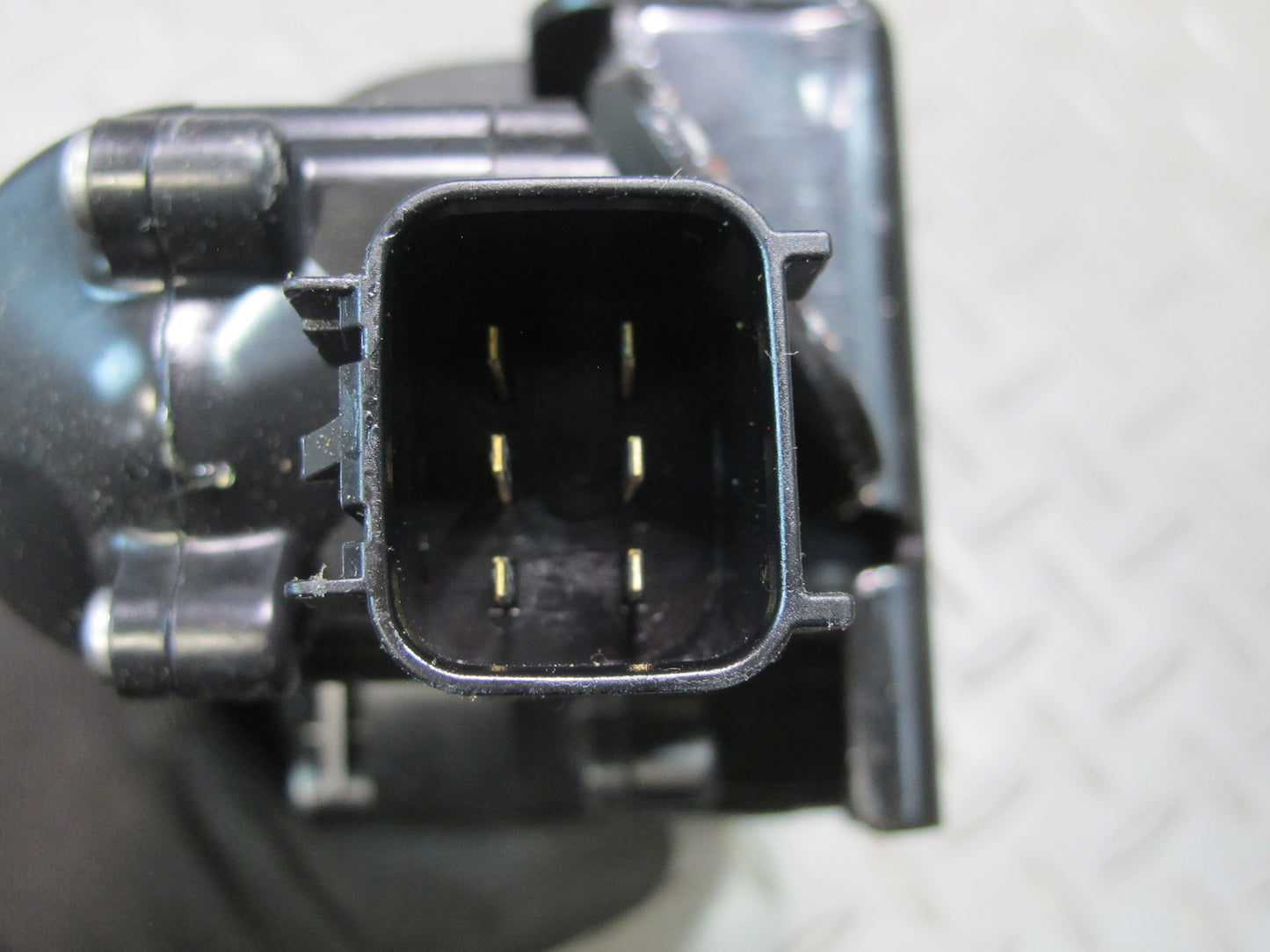 2007-2014 Cadillac Escalade Rear Trunk Tailgate Lock Latch w Actuator Motor