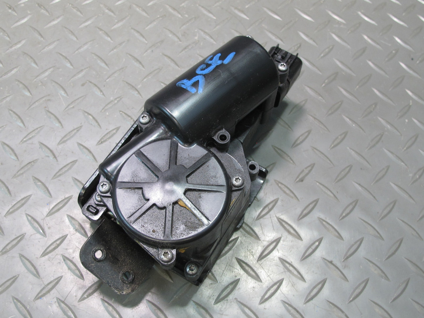 2007-2014 Cadillac Escalade Rear Trunk Tailgate Lock Latch w Actuator Motor