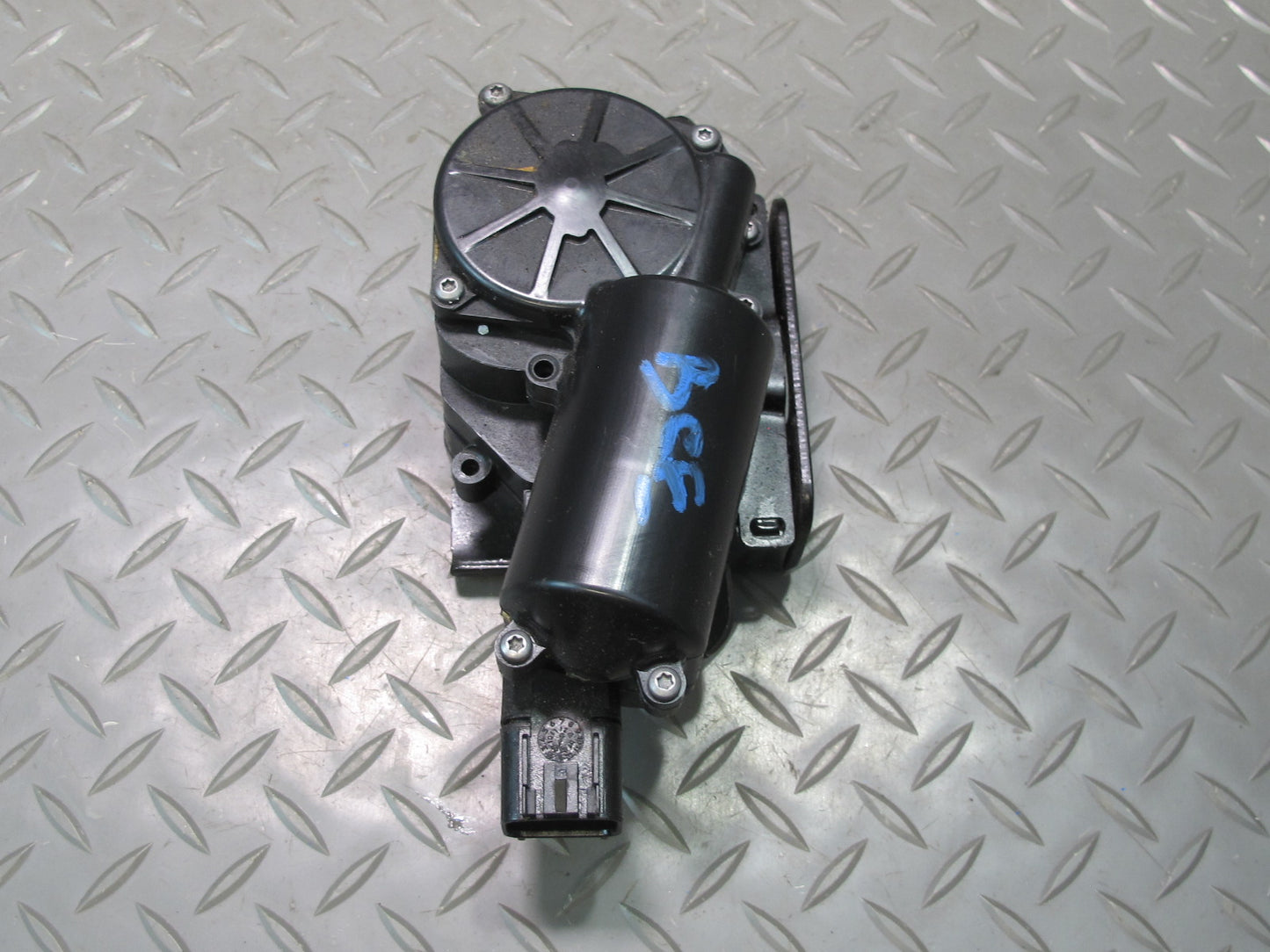 2007-2014 Cadillac Escalade Rear Trunk Tailgate Lock Latch w Actuator Motor