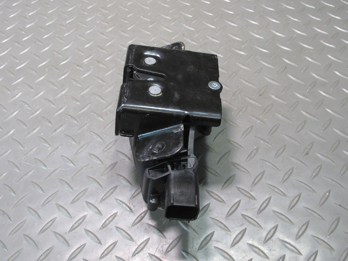 2007-2014 Cadillac Escalade Rear Trunk Tailgate Lock Latch w Actuator Motor