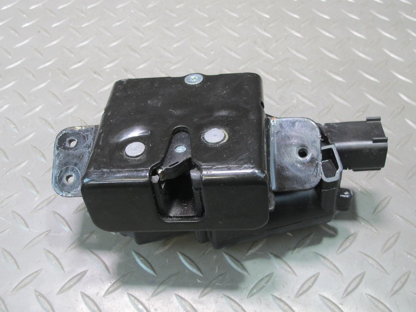 2007-2014 Cadillac Escalade Rear Trunk Tailgate Lock Latch w Actuator Motor