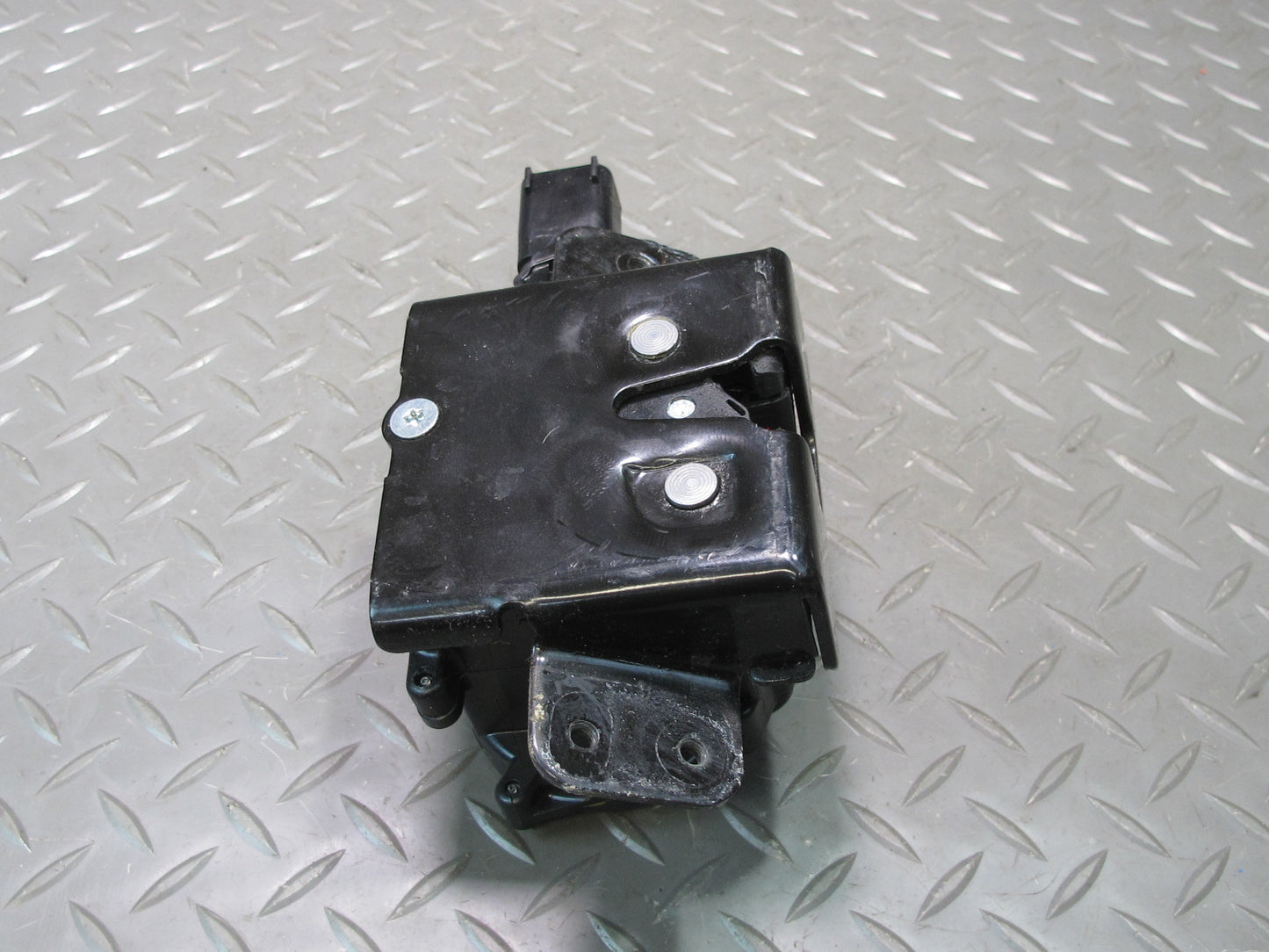 2007-2014 Cadillac Escalade Rear Trunk Tailgate Lock Latch w Actuator Motor