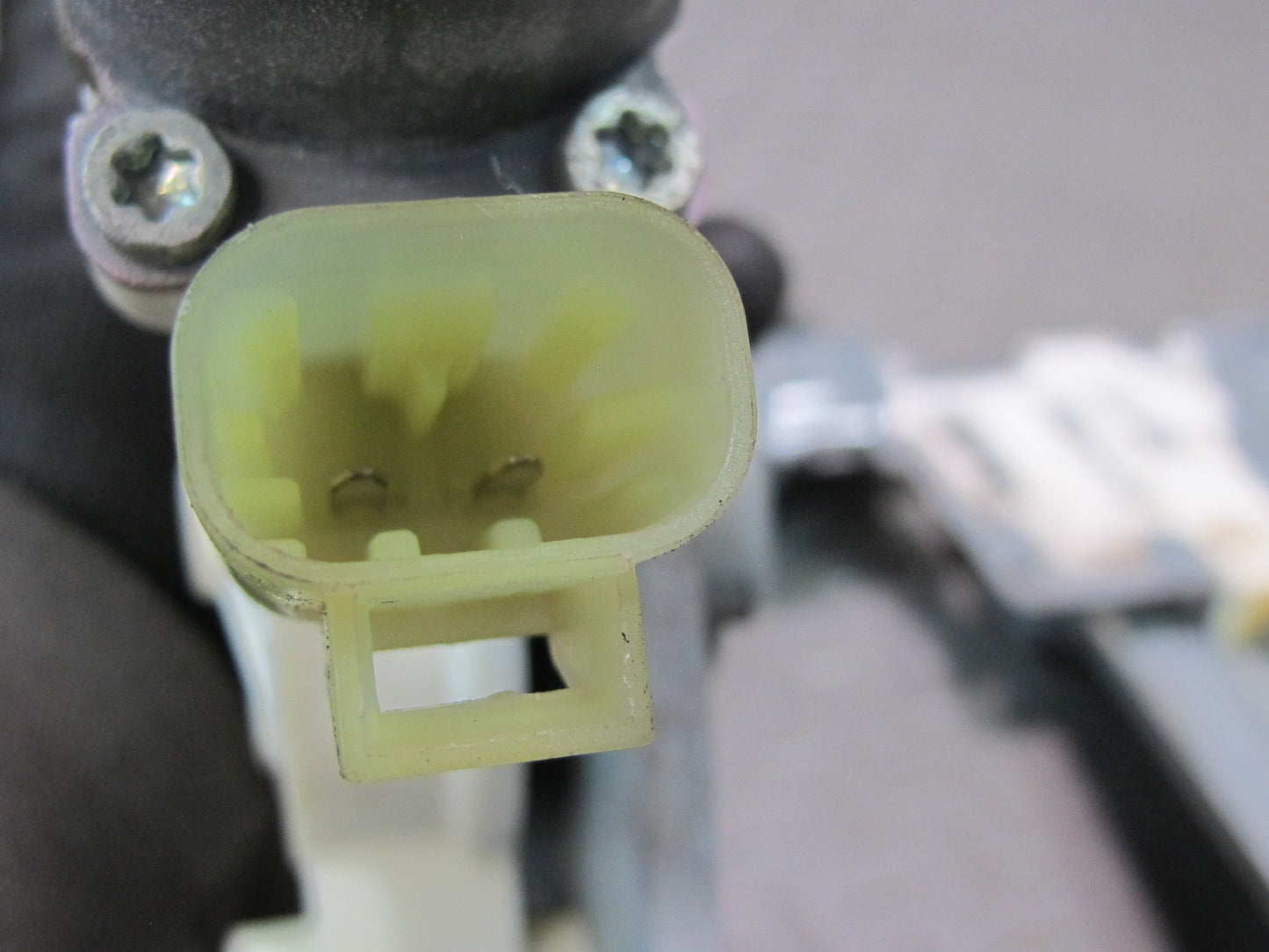 2007-2014 Cadillac Escalade Rear Left Door Window Regulator w Motor