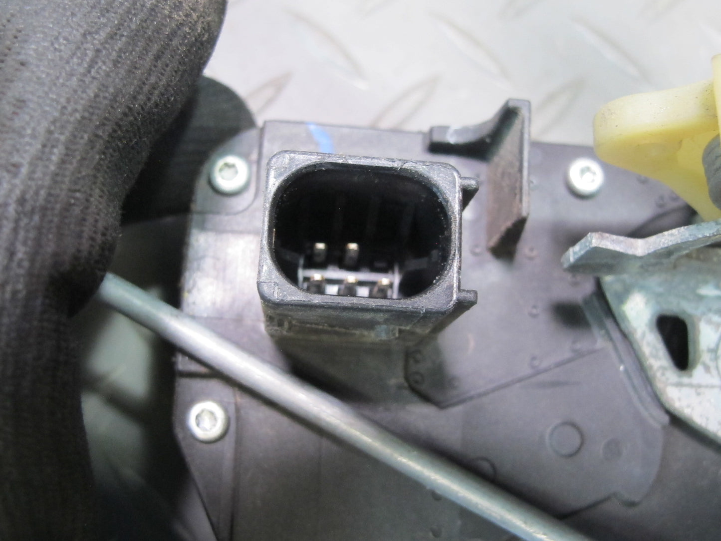 2009-2014 Cadillac Escalade Front Right Door Lock Latch Actuator