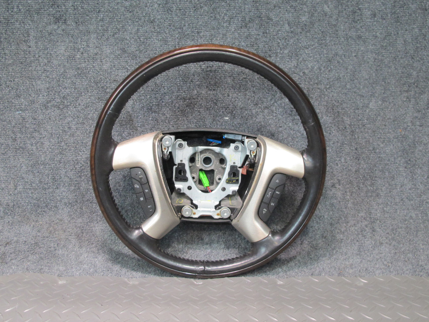 2009-2014 Cadillac Escalade Heated Leather Wood Steering w Controls