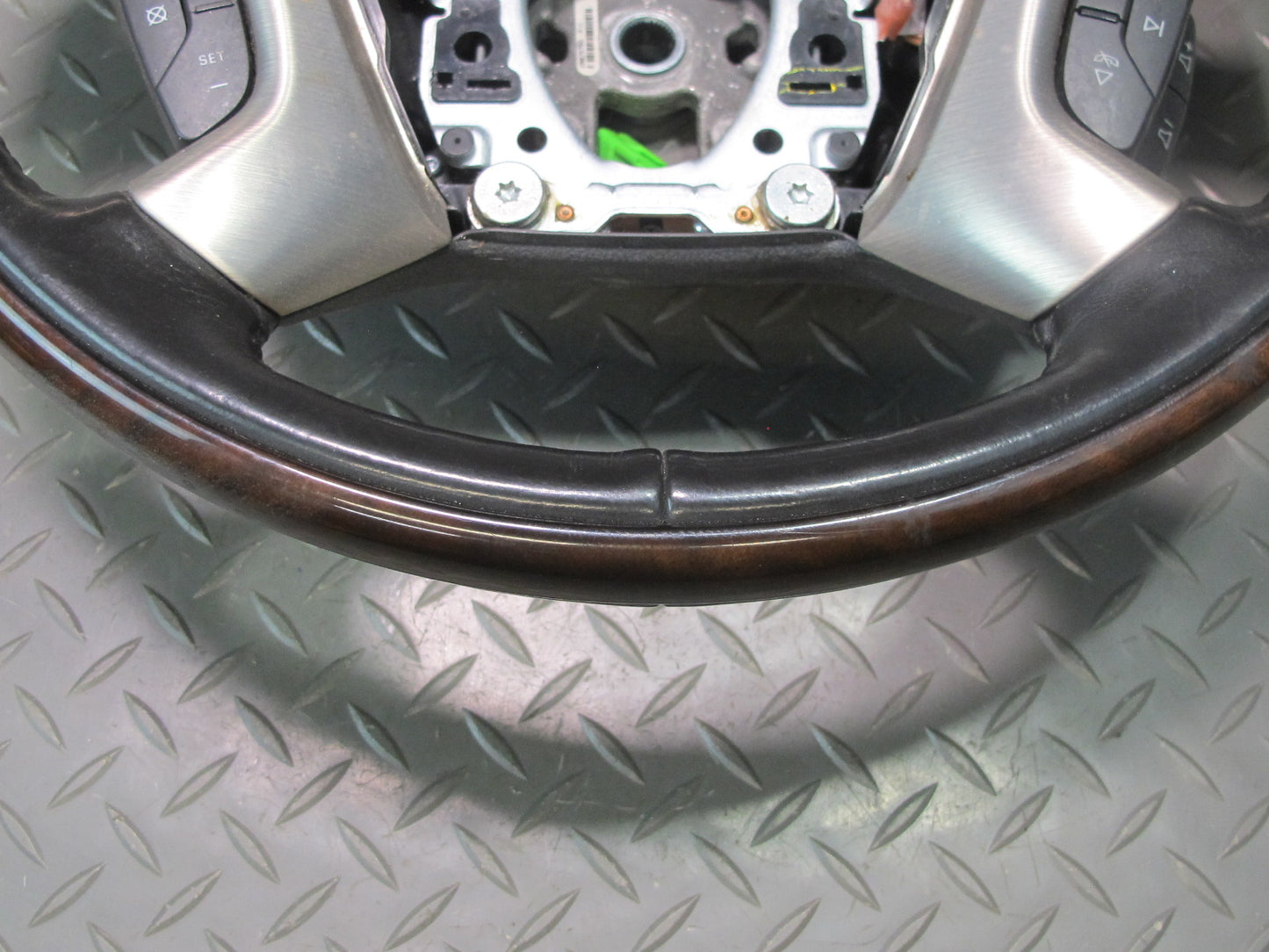 2009-2014 Cadillac Escalade Heated Leather Wood Steering w Controls