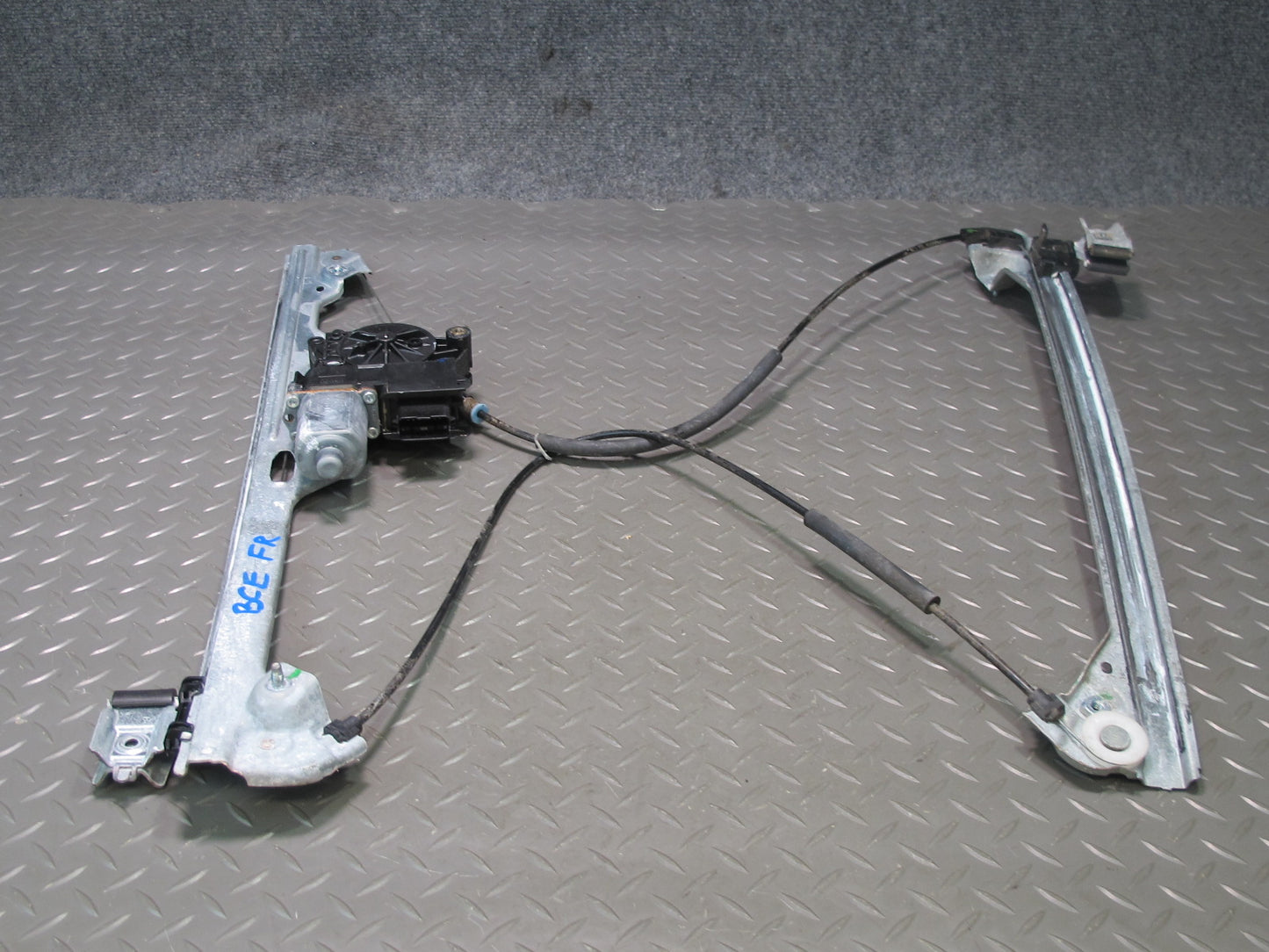 2007-2014 Cadillac Escalade Front Right Door Window Regulator w Motor