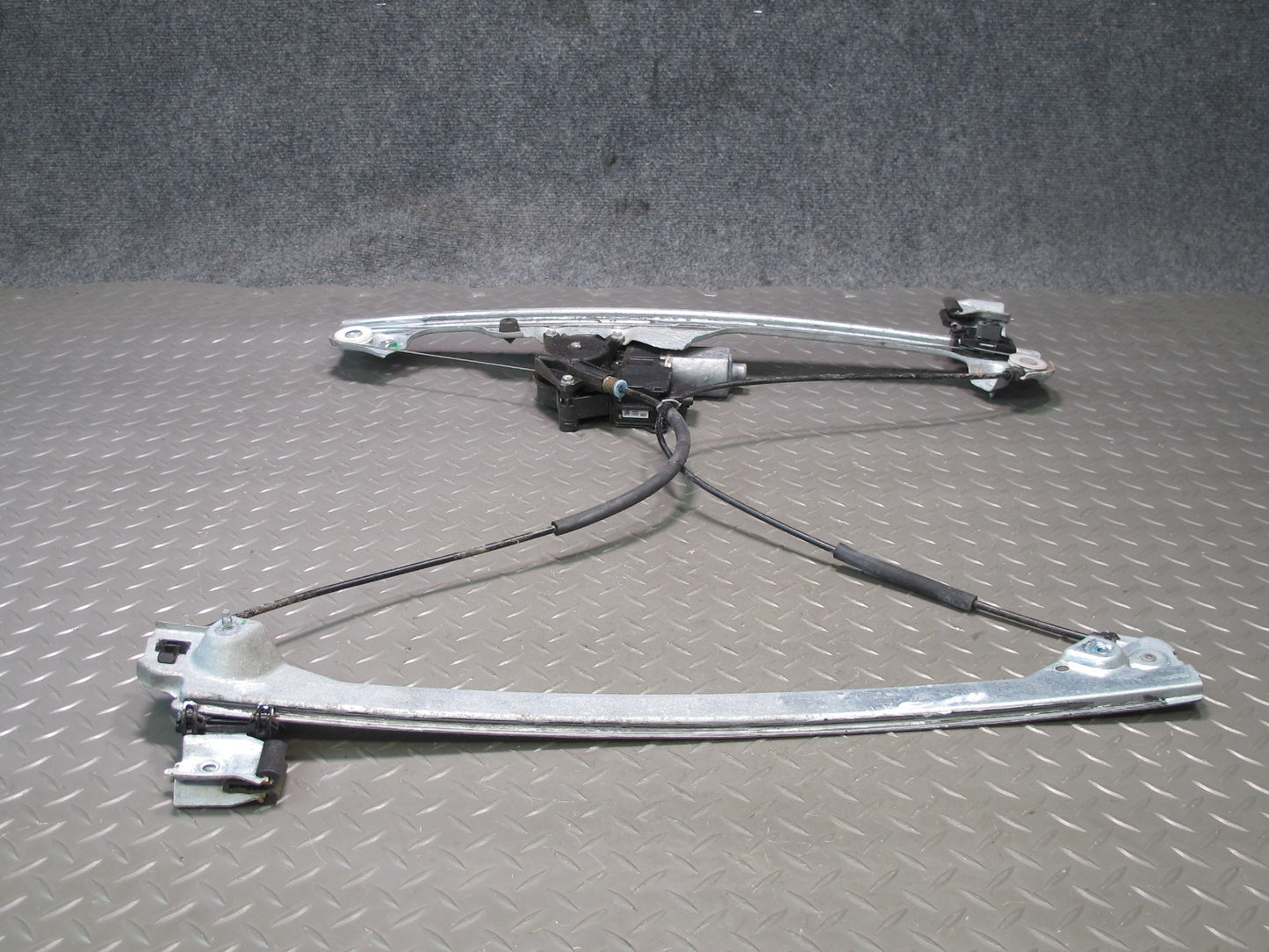 2007-2014 Cadillac Escalade Front Right Door Window Regulator w Motor