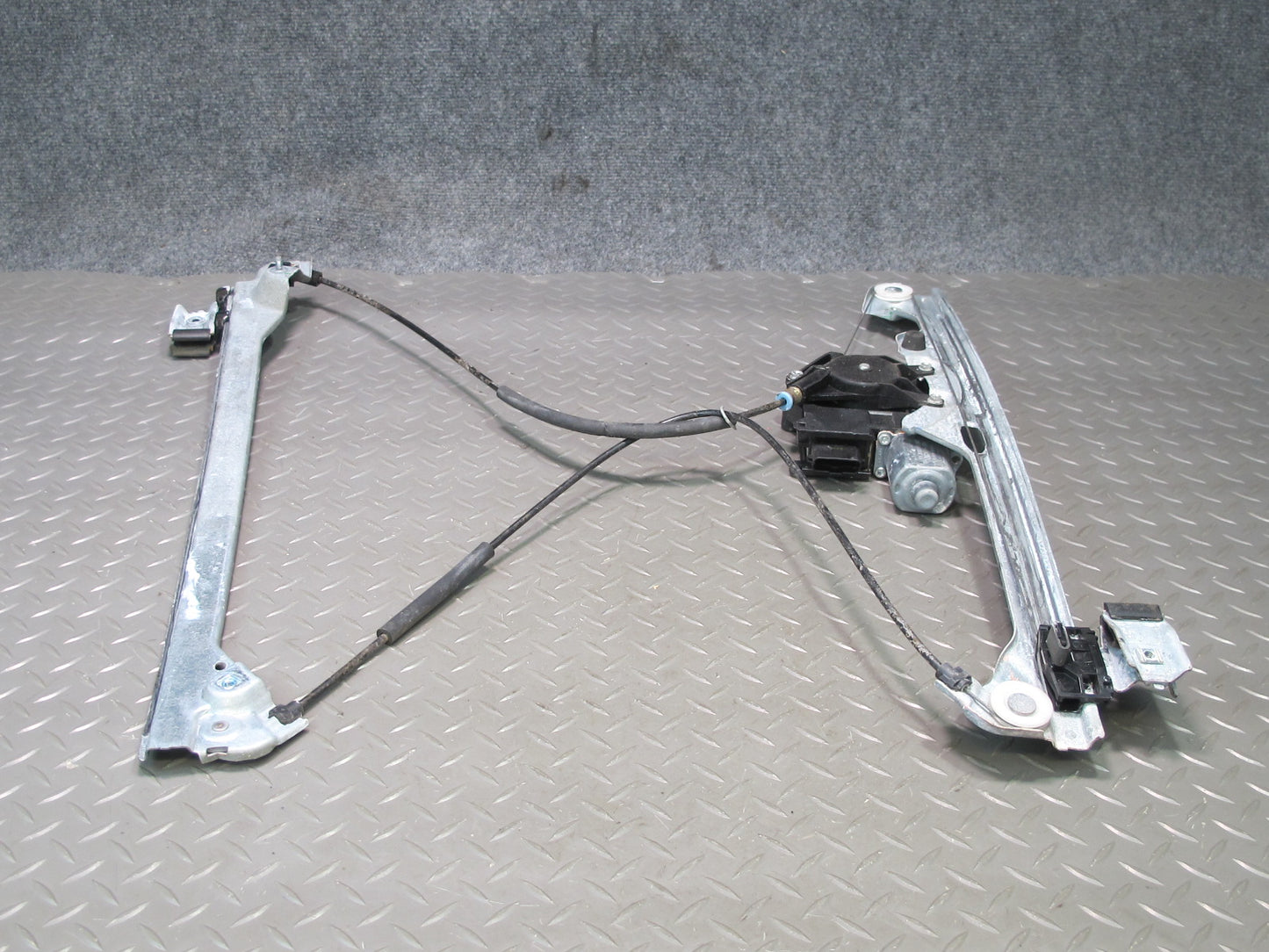 2007-2014 Cadillac Escalade Front Right Door Window Regulator w Motor