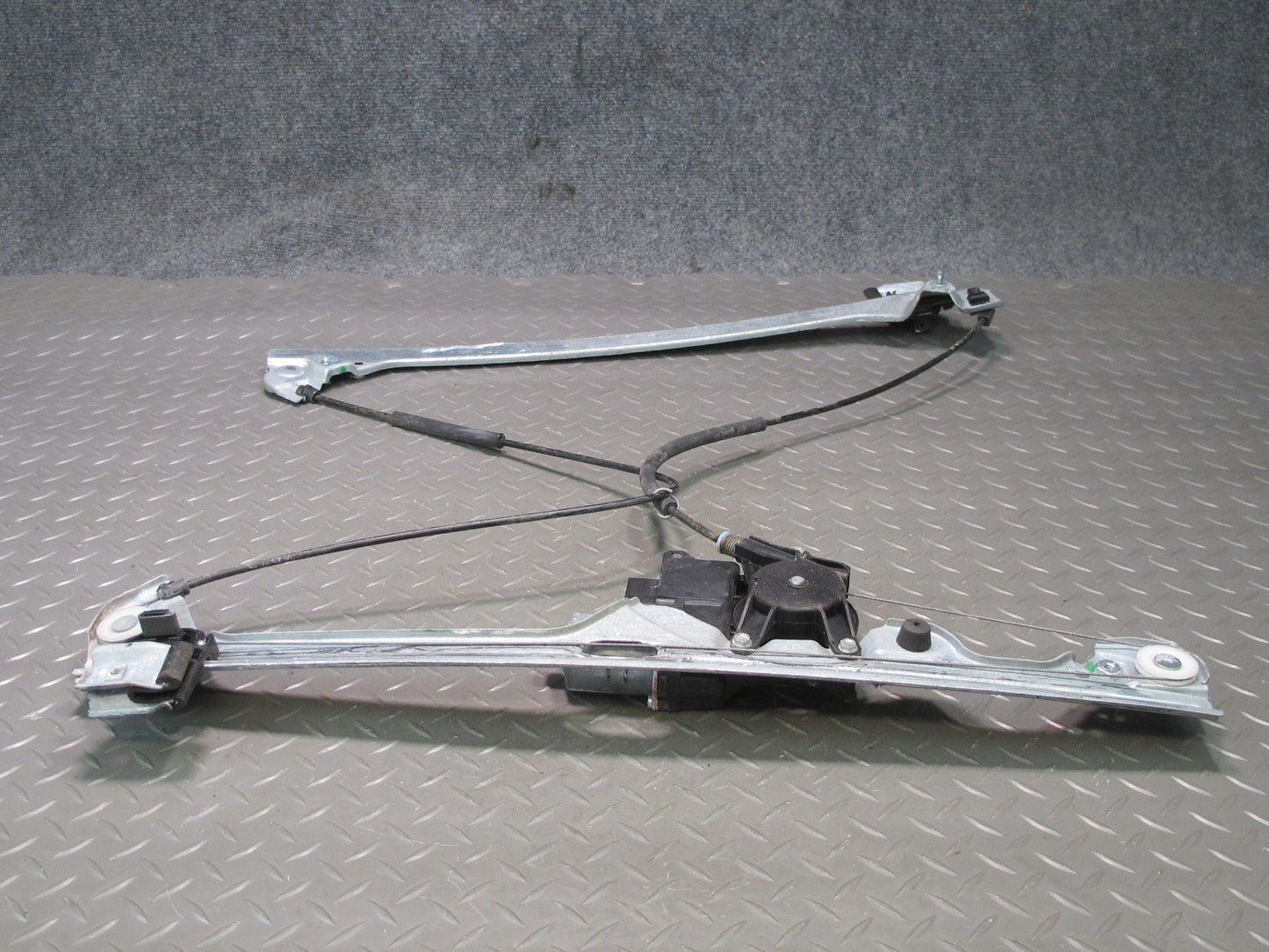 2007-2014 Cadillac Escalade Front Right Door Window Regulator w Motor