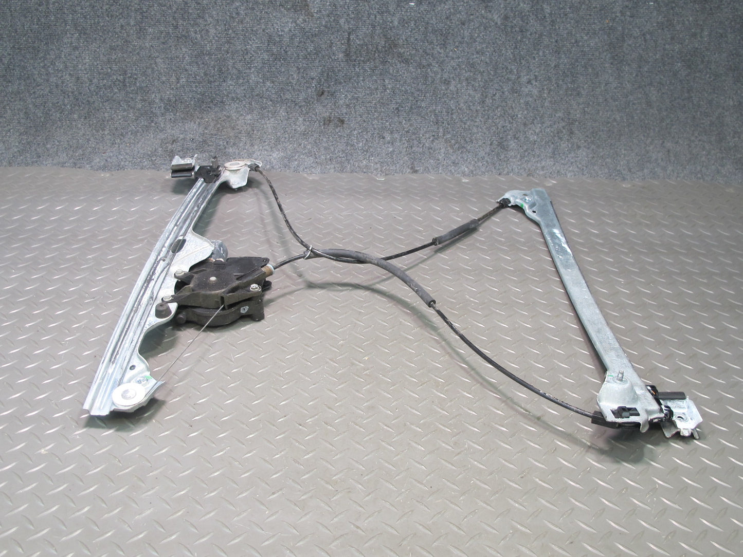 2007-2014 Cadillac Escalade Front Right Door Window Regulator w Motor