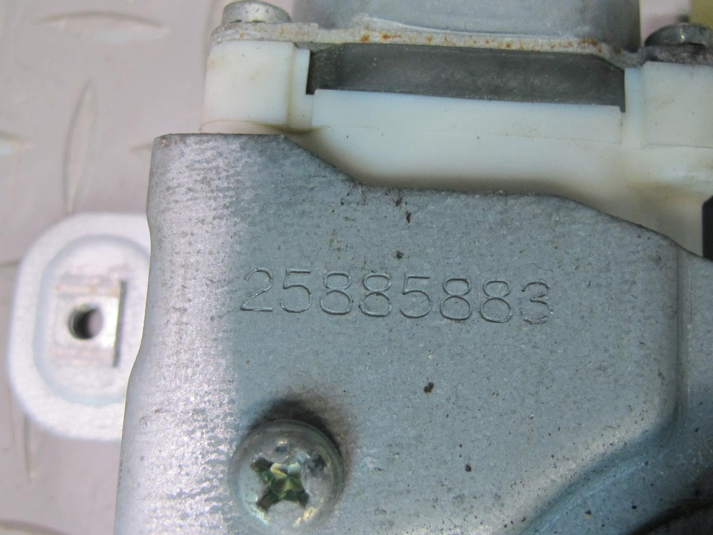 2007-2014 Cadillac Escalade Rear Right Door Window Regulator w Motor