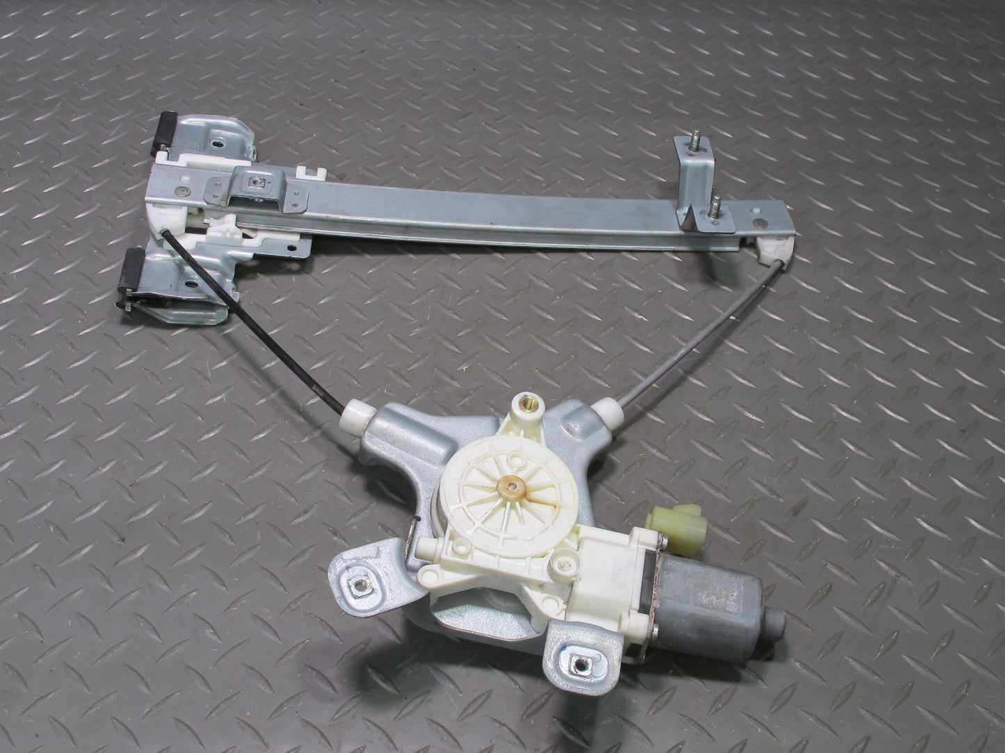 2007-2014 Cadillac Escalade Rear Right Door Window Regulator w Motor