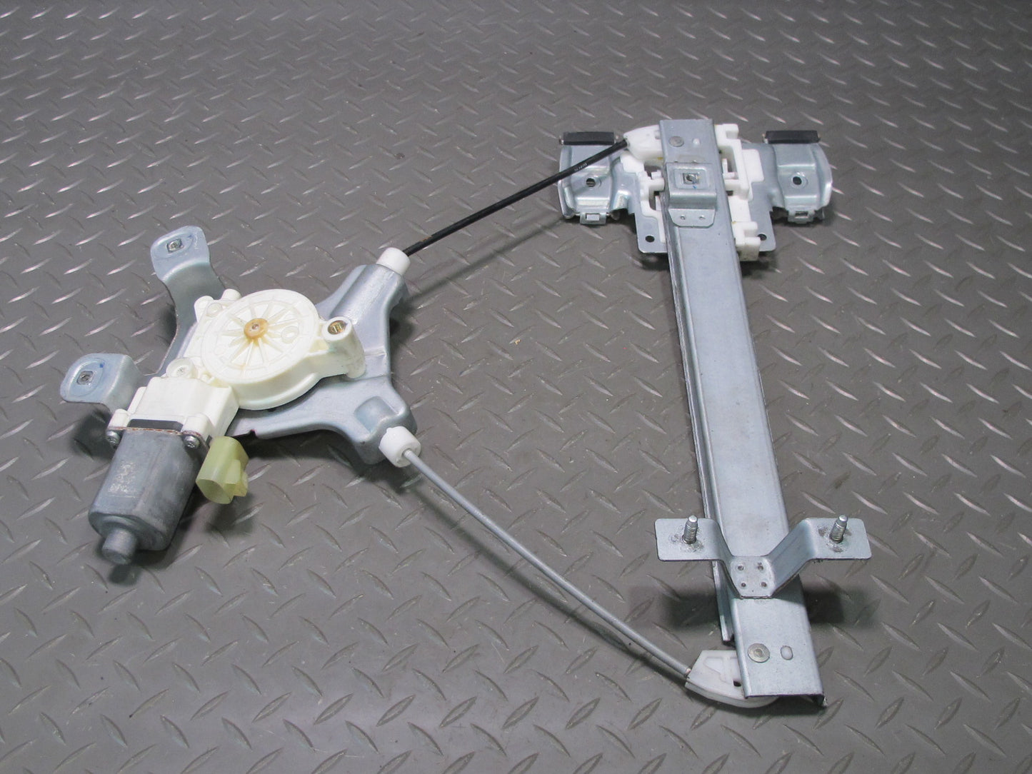 2007-2014 Cadillac Escalade Rear Right Door Window Regulator w Motor