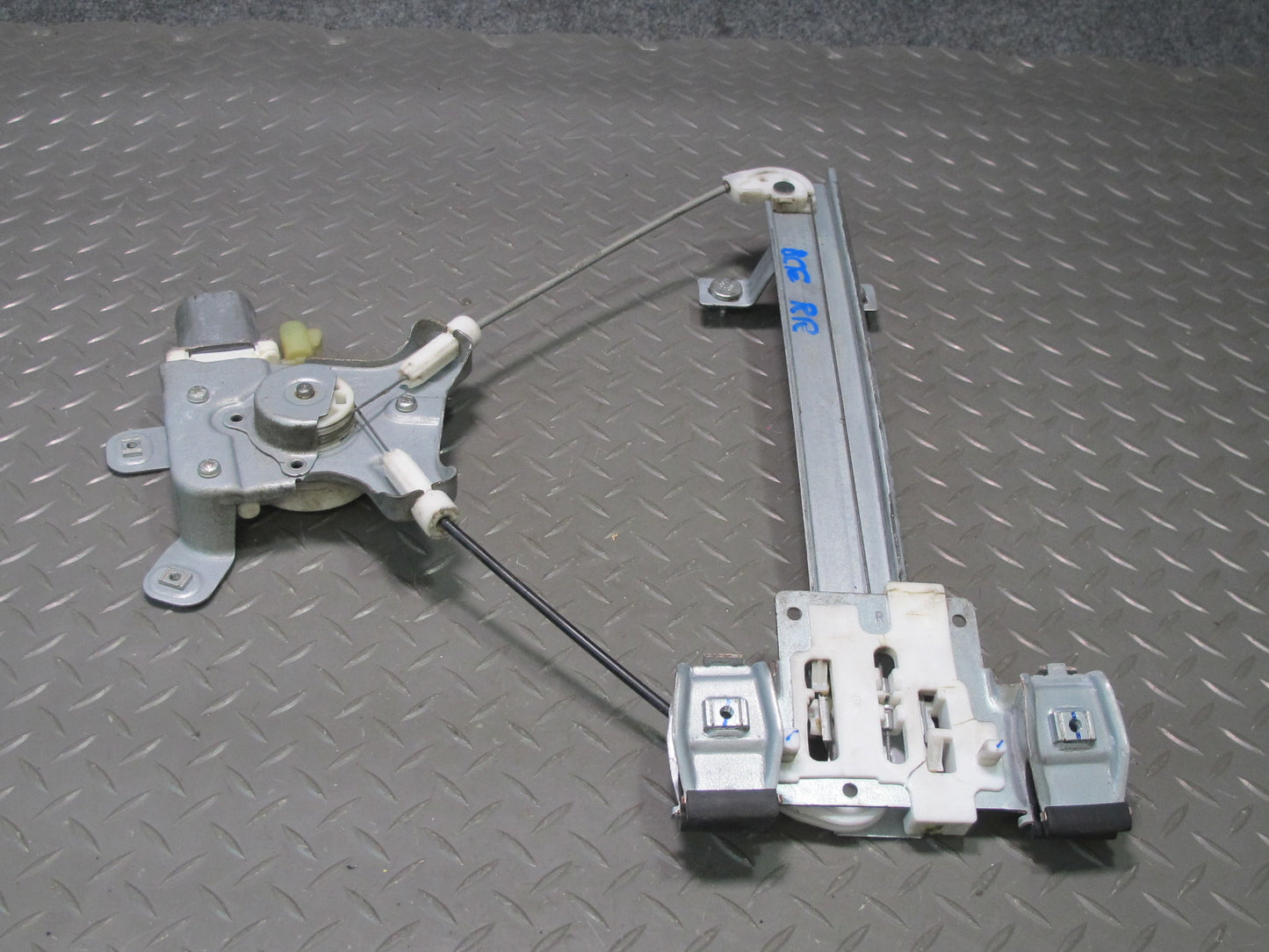 2007-2014 Cadillac Escalade Rear Right Door Window Regulator w Motor