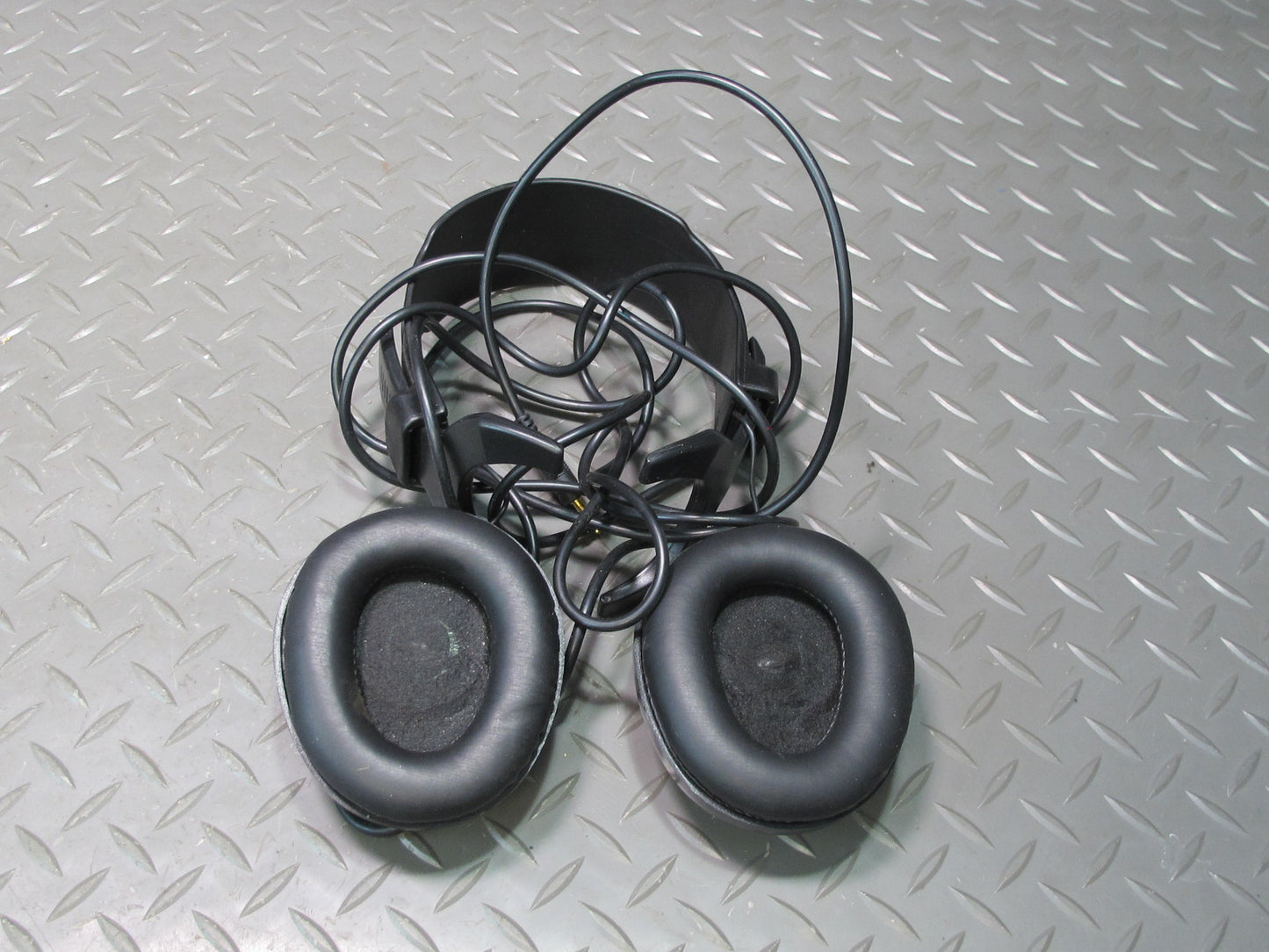 2007-2014 Cadillac Escalade Entertainment Wireless & Ross Wired Headphones Set