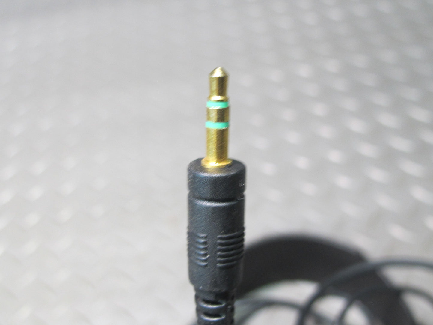 2007-2014 Cadillac Escalade Entertainment Wireless & Ross Wired Headphones Set