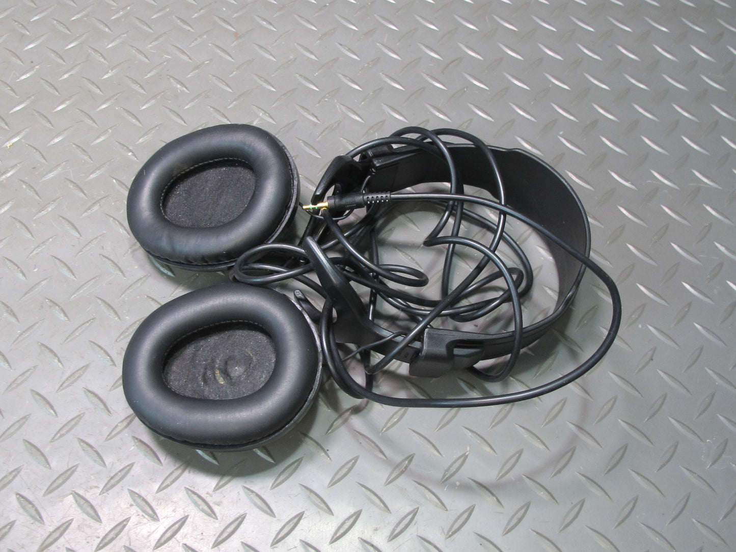 2007-2014 Cadillac Escalade Entertainment Wireless & Ross Wired Headphones Set