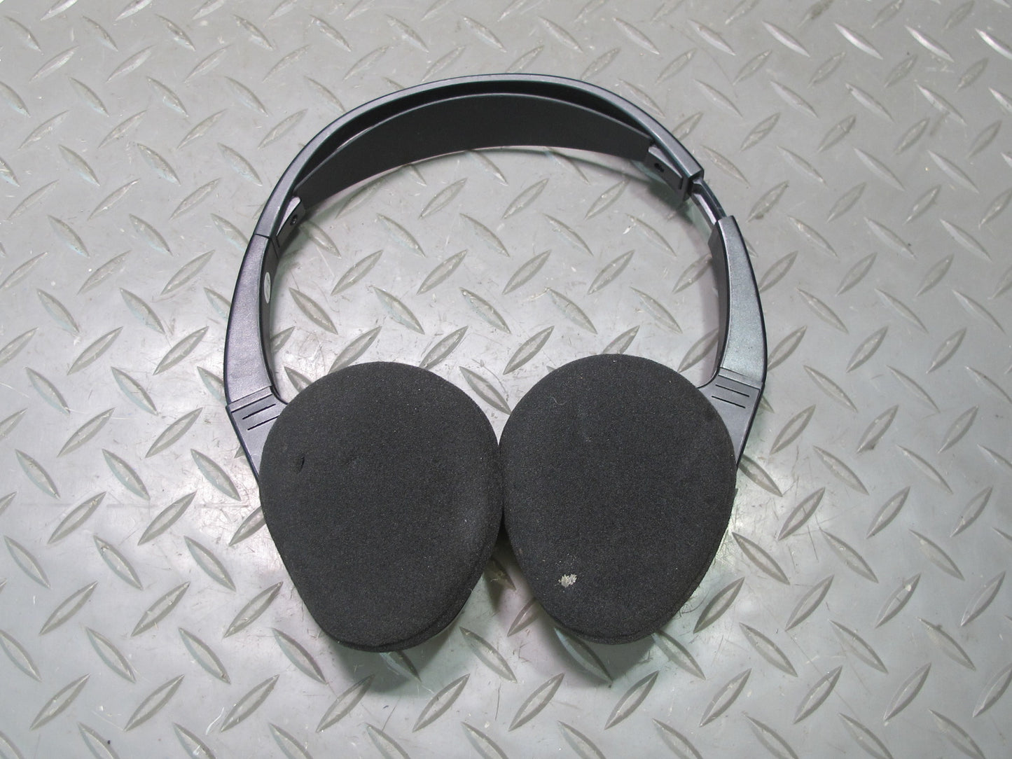 2007-2014 Cadillac Escalade Entertainment Wireless & Ross Wired Headphones Set