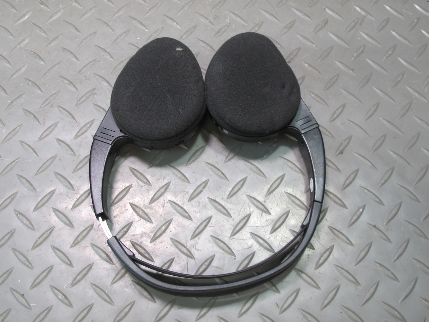 2007-2014 Cadillac Escalade Entertainment Wireless & Ross Wired Headphones Set