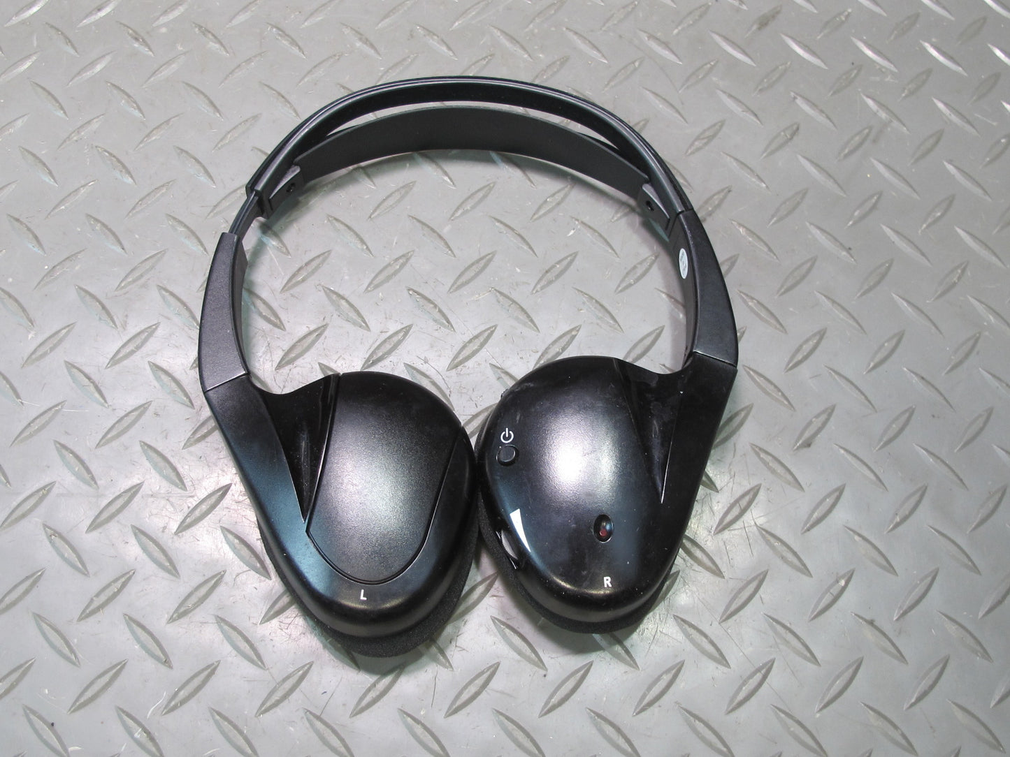 2007-2014 Cadillac Escalade Entertainment Wireless & Ross Wired Headphones Set