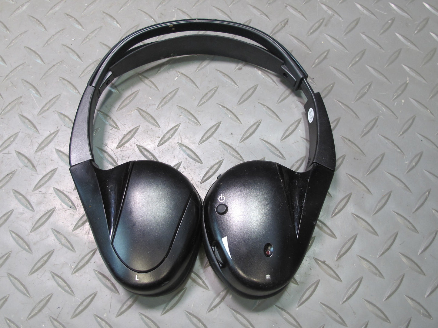 2007-2014 Cadillac Escalade Entertainment Wireless & Ross Wired Headphones Set