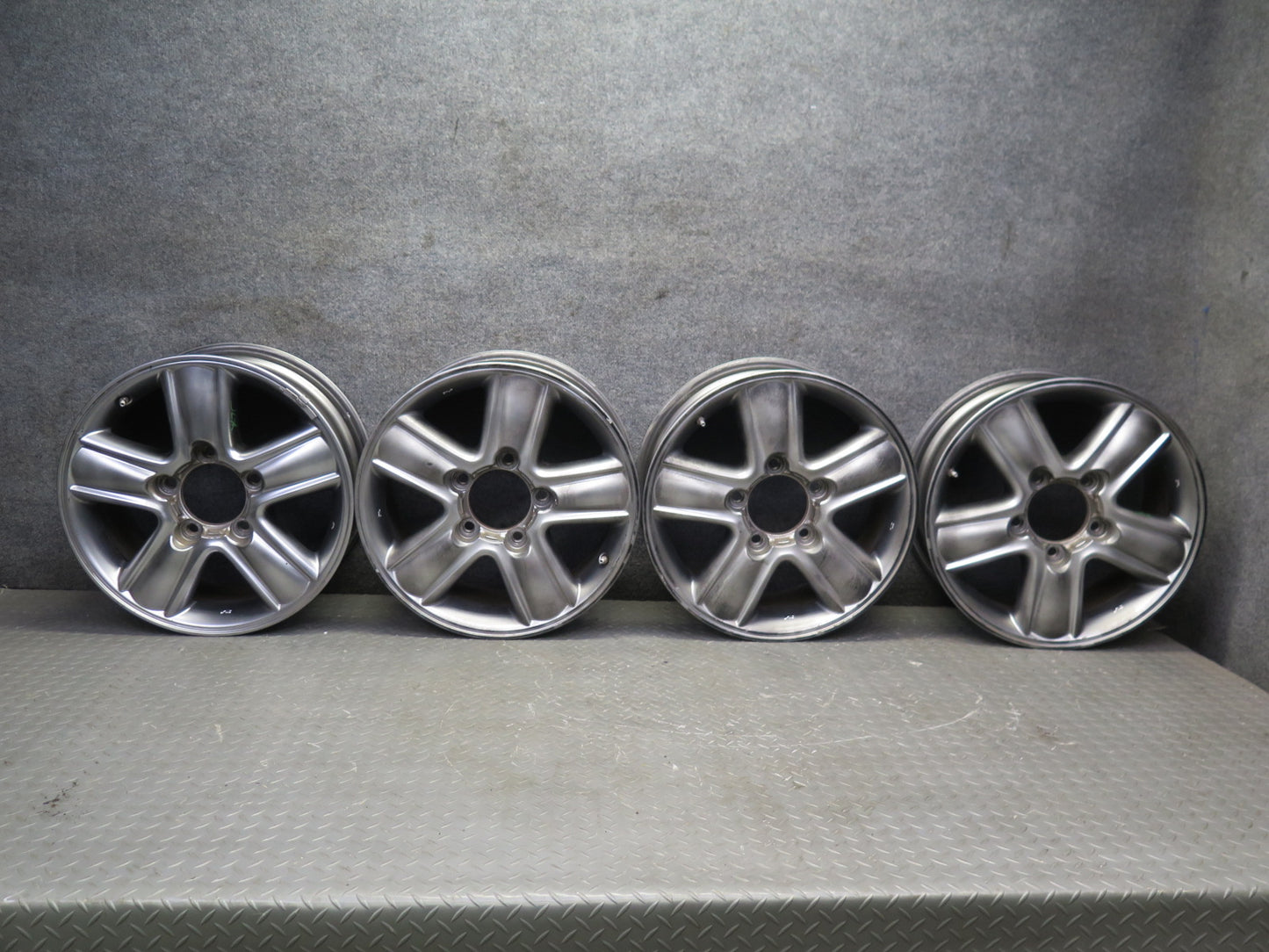 05-07 Lexus UZJ100L LX470 Factory 18" R18 Alloy Wheel Rim 18x8J ET60 Set of 4