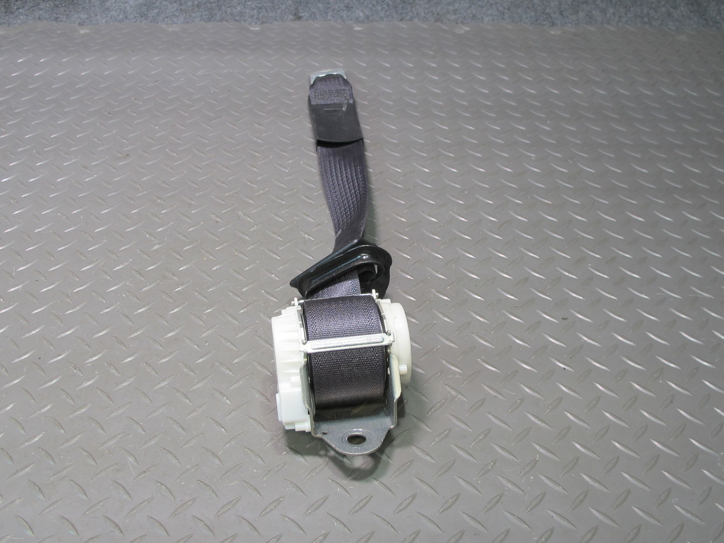 08-14 CADILLAC ESCALADE PLATINUM REAR RIGHT & LEFT SEATBELT RETRACTOR SET BLACK OEM