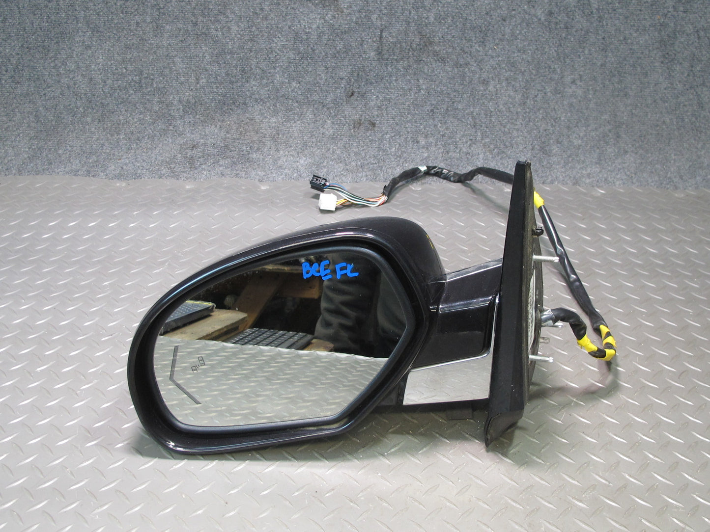 2009-2014 Cadillac Escalade Left Door Exterior Side View Mirror 20877847