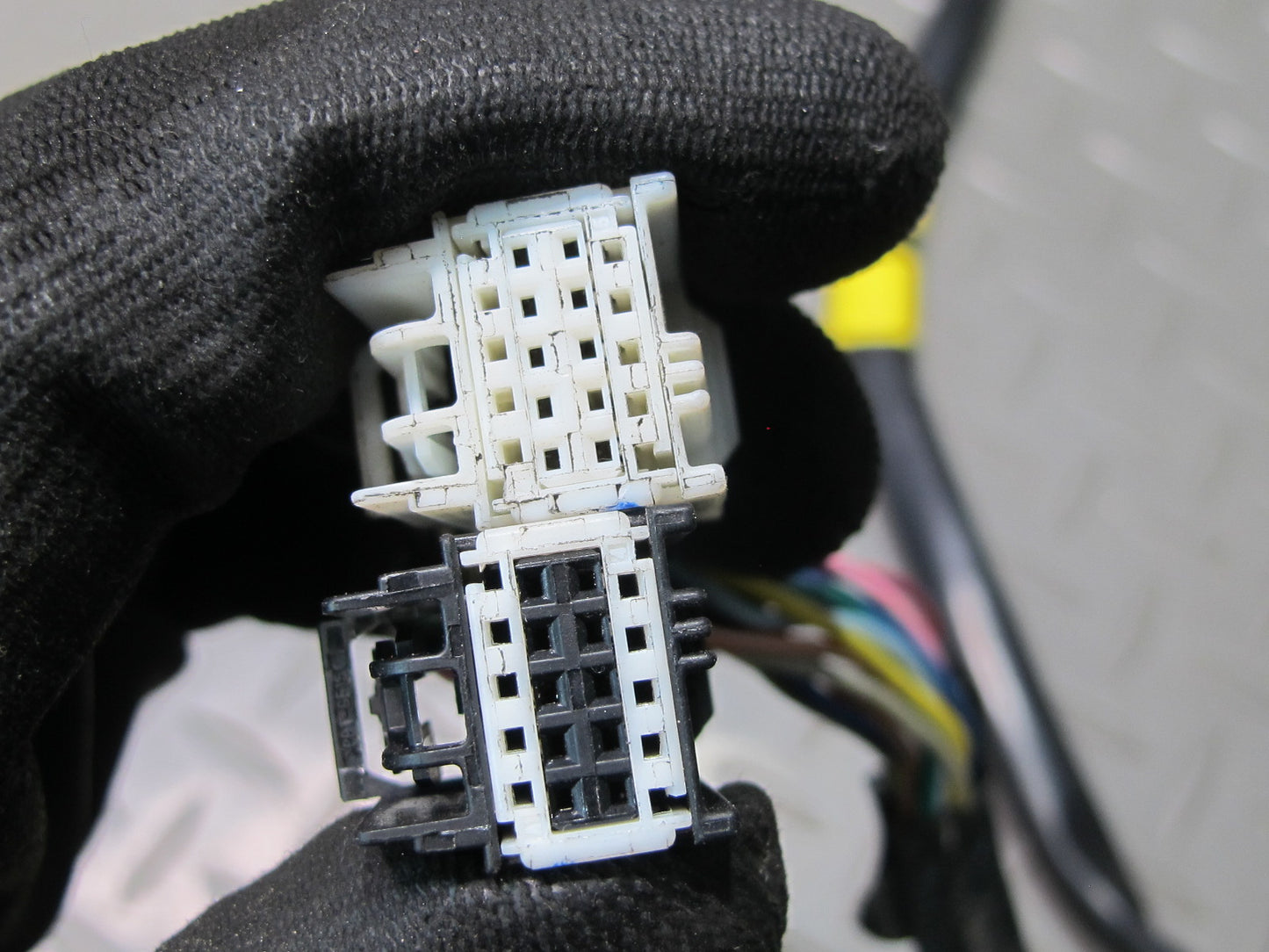 2009-2014 Cadillac Escalade Left Door Exterior Side View Mirror 20877847