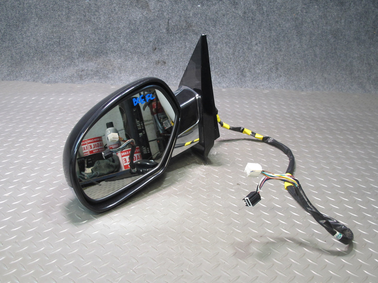 2009-2014 Cadillac Escalade Left Door Exterior Side View Mirror 20877847