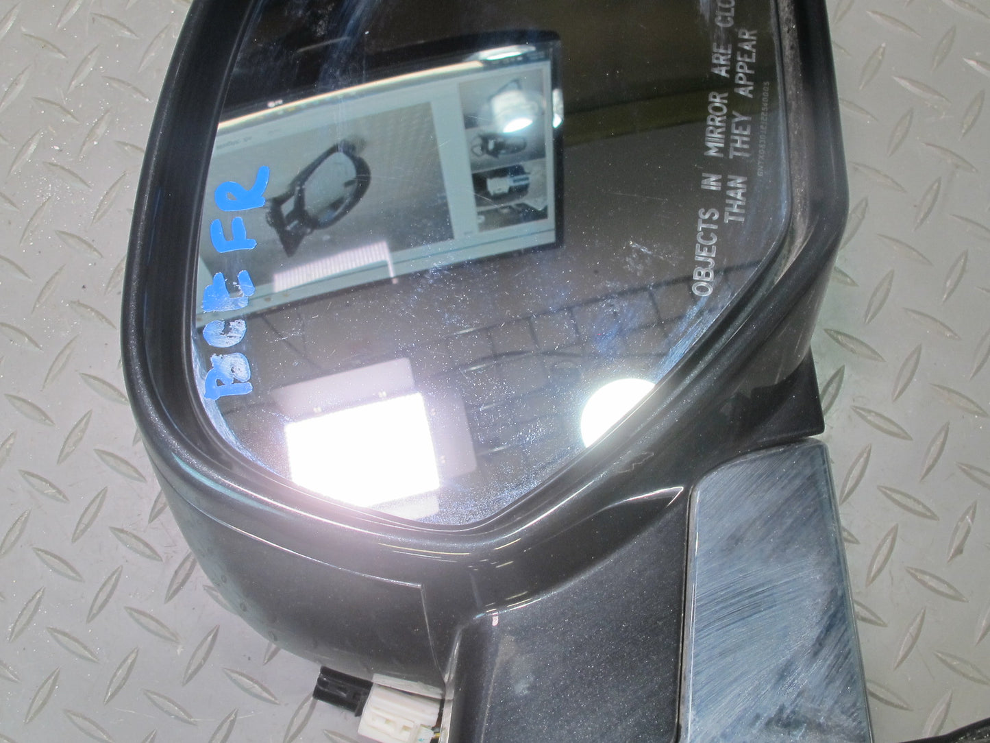 2009-2014 Cadillac Escalade Right Door Exterior Side View Mirror 20877846