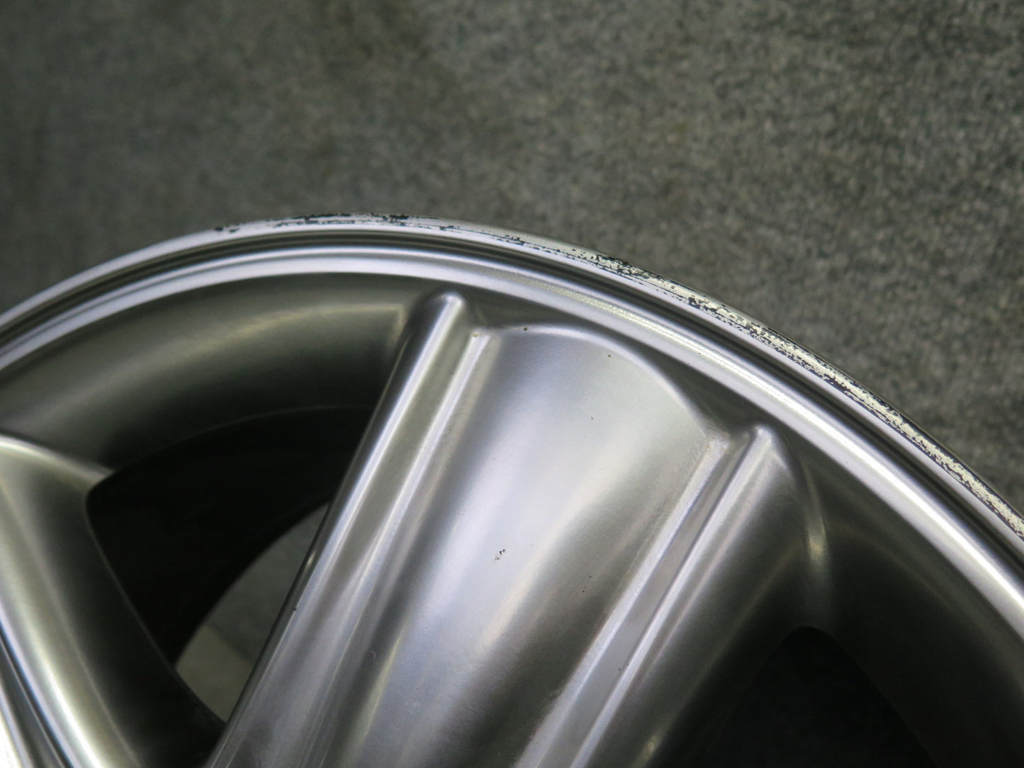 2005-2007 Lexus UZJ100L LX470 Factory 18" R18 Alloy Wheel Rim 18x8J ET60